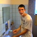 martin_beim_rasieren